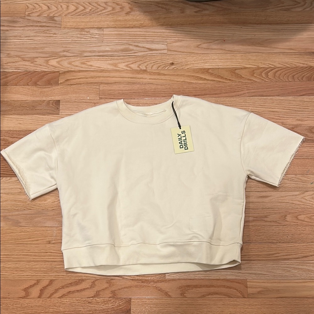 Daily drills cropped sleeve crew sand